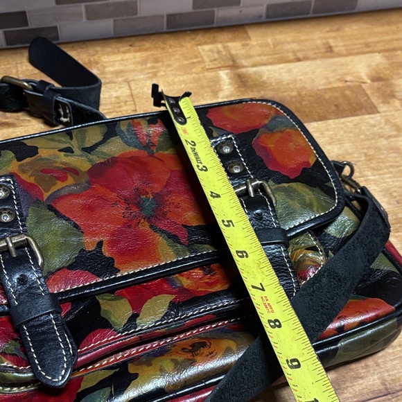 Patricia Nash Red and Black Floral Shoulder purse 12x9 absolutely stunning bag - Picture 4 of 16
